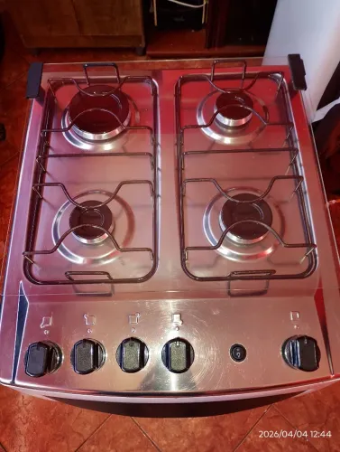 Vende se fogão Dako semi novo ótimas condições de uso funcionando perfeitamente. Fogão top