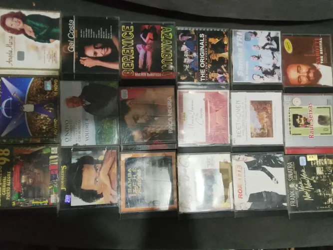 Cds diversos 25 reais cada um são de músicas originais