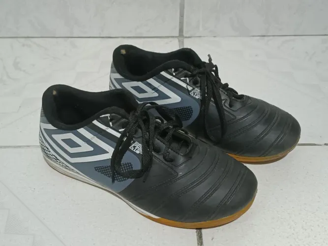 Chuteira Umbro futsal 37 