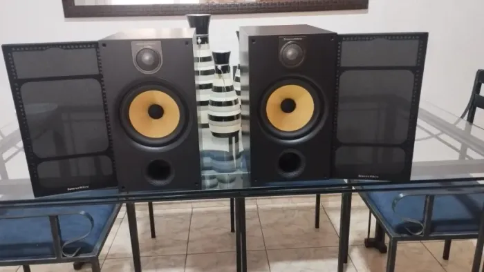 CAIXAS BOOKSHELF BOWERS & WILKINS B&W 685 S2 - PAR - PERFEITO ESTADO.