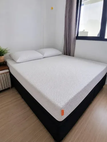 Conjunto Cama Box Casal + Colchão Emma (Excelente Estado!)