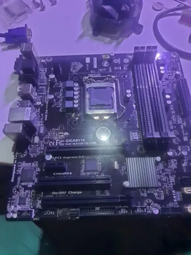 Placa mae gigabyte h81 liga bipe continuo