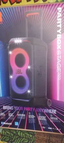 Vendo JBL partybox 320 preta de mostruário novinha apenas 2.299 reais aceito cartão chama