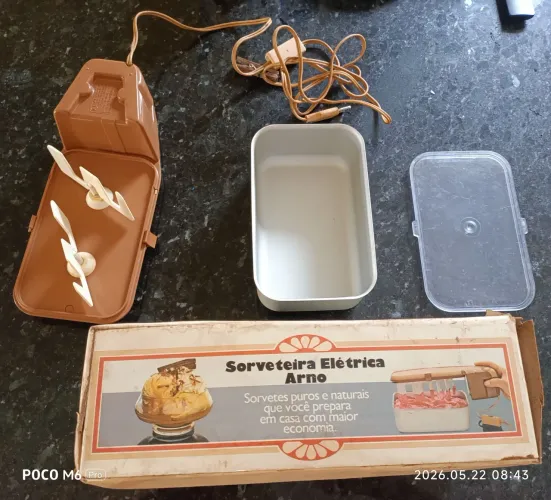 Sorveteira elétrica super conservada anos 80. Com embalagem .quem gosta de colecionar!