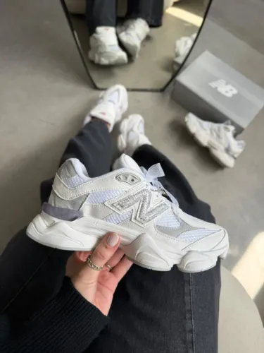 Tênis Casual New Balance 9060 Sintético Feminino Branco Prata Glitter Disponível 34 AO 39