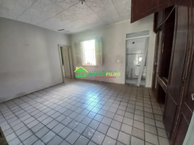 CASA RESIDENCIAL CENTRO-NORTE.