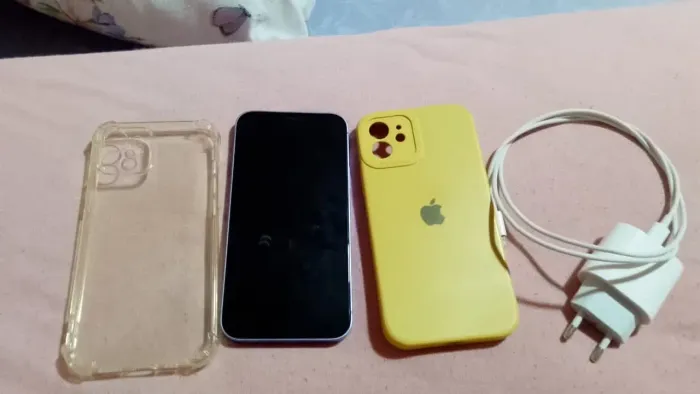 IPhone 12 lilás 