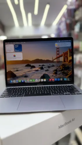 MAC BOOK M1