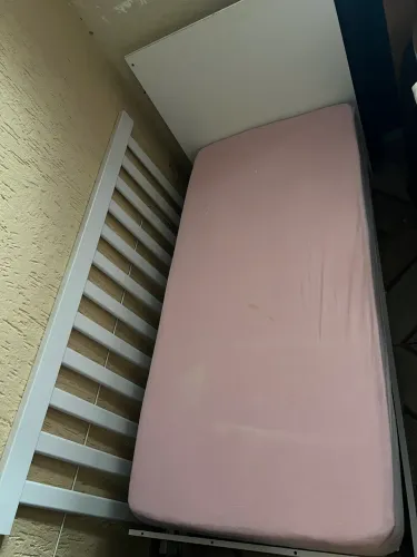 Vende-se berço/cama com colchão R$ 350,00