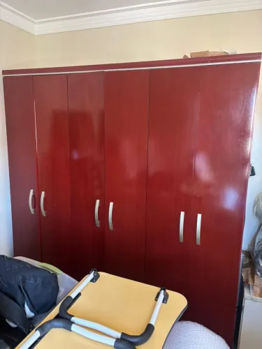 Guarda roupa 6 portas e 4 gavetas cor Mogno