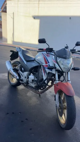 Moto Cb300