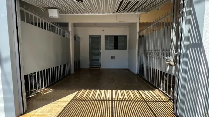 Casa 02 quartos, próximo à Ceilândia Centro e ao HRC