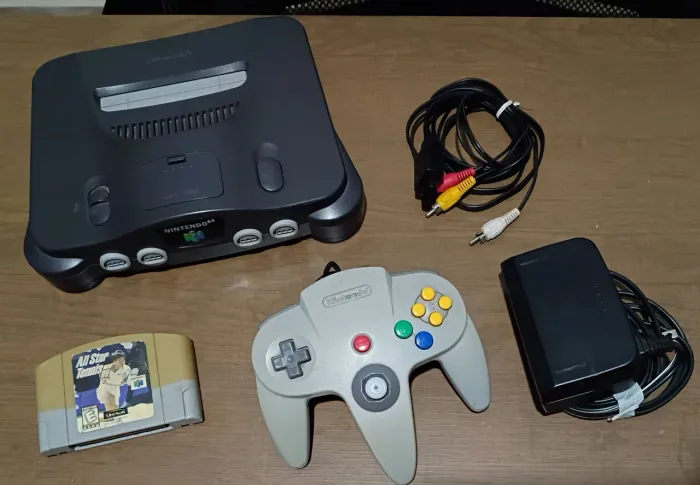 Nintendo 64 com ALL Tênis + Controle + Cabos - R$ 420