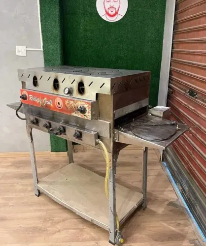 Forno esteira a gás assa pizza em 3 minutos 