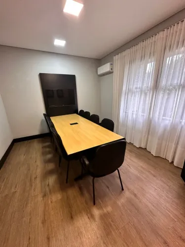 Mesa com 10 cadeiras