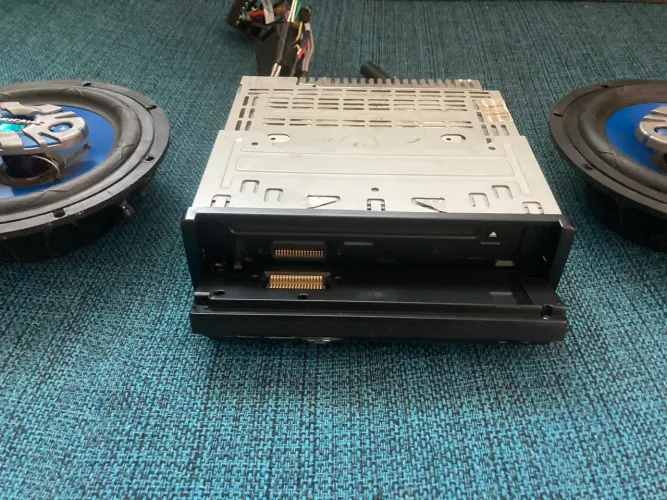Radio Buster HDB 7688AV