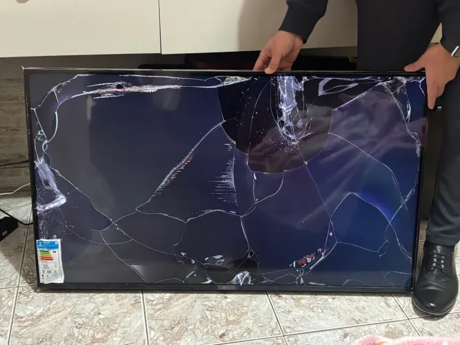 TV LG quebrada - modelo 43ur7800