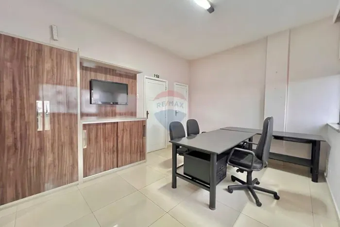 Belíssima Sala Comercial ou Residencial no Ed. Rotary