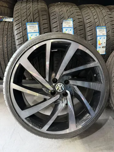 Vendo Aro 20, 4 furos, pneus semi-novos