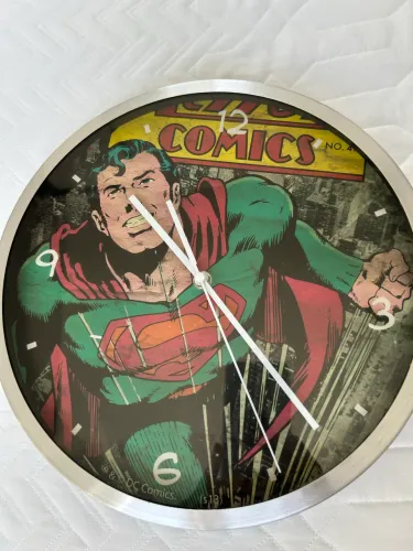 Relógio de parede temático do Superman da marca BTC, modelo Comics 