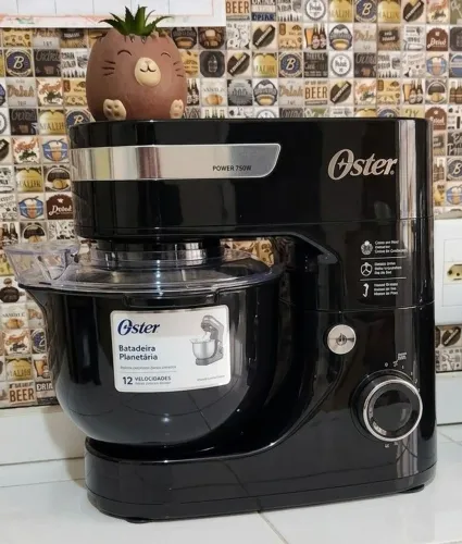 Batedeira Oster Black Obat610 Planetária 750w
