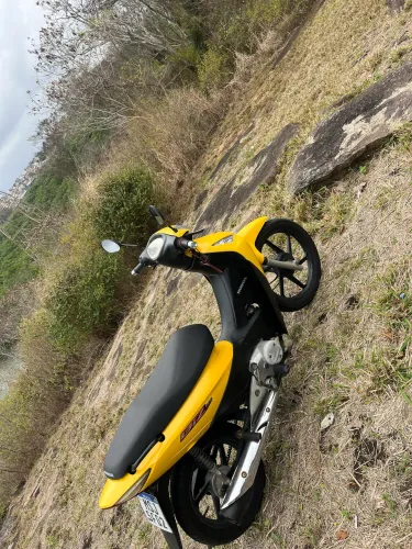 Biz 125 ks em dia 8000$ vendo troco