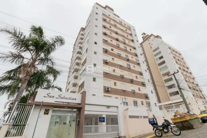 Apartamento em Barreiros - São José, SC