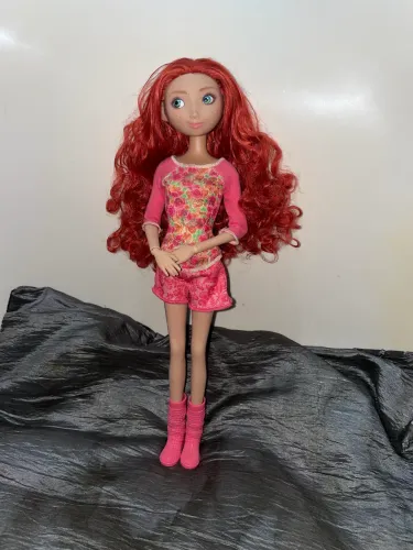 Boneca Barbie princesa Disney ruiva