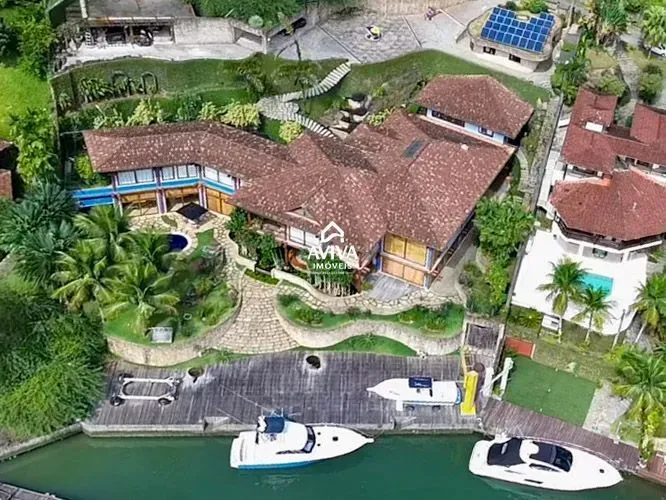 Casa de Alto Padrão à Venda no Condomínio Portogalo Angra dos Reis