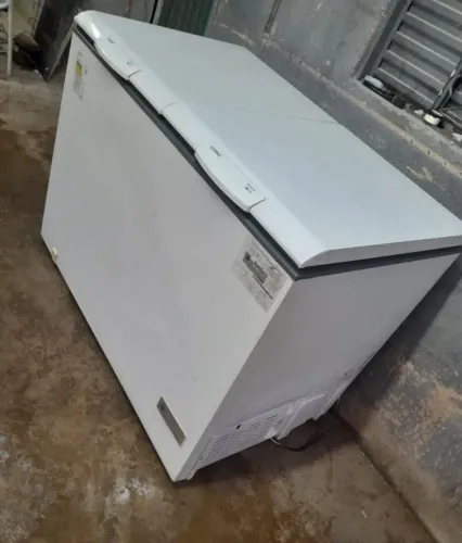 Freezer 2 tampa semi novo