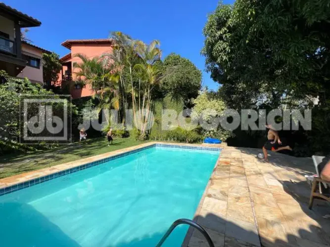 Casa em Condomínio - / Residencial / SAPE
