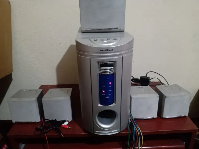 Home thiter Britânia Ht 5000 5.1 Com controle remoto