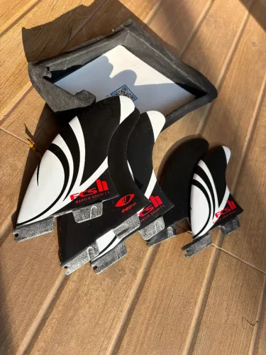 FCS II (SHARP EYE TRI QUAD FIN SET)