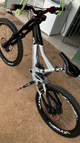 Bicicleta aro 26 de downhill
