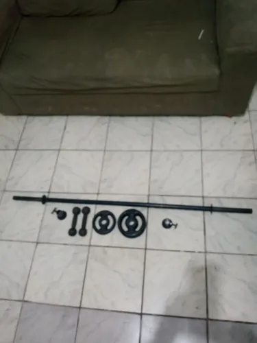 Barra oca de 1,40 + par de halter de 1 kg + par de anilhas de 1 kg + par de anilhas de 2kg