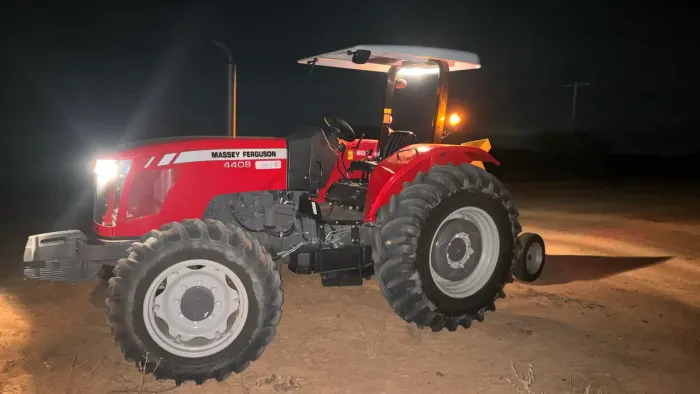 Trator Massey Ferguson 4408 e Implementos