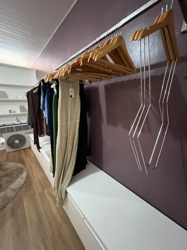 Vende-se estrutura completa de loja/Imobiliário renalto padrão.