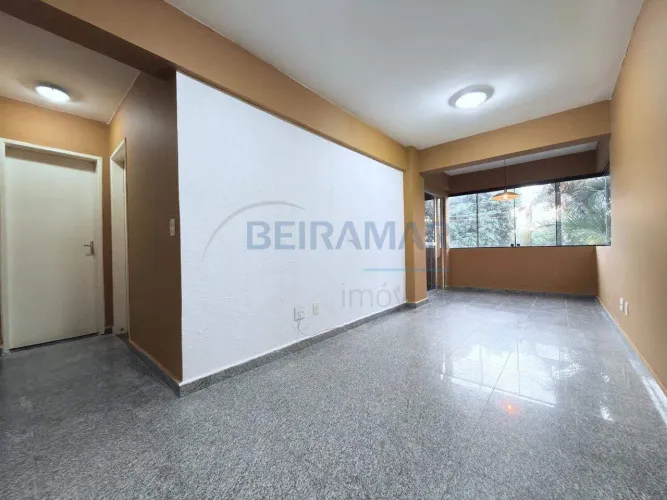 Apartamento de 2 quartos, com varanda e vaga de garagem para alugar no Guará I