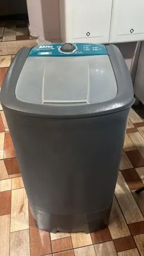 Vendo um tanquinho arno 10 kilos.