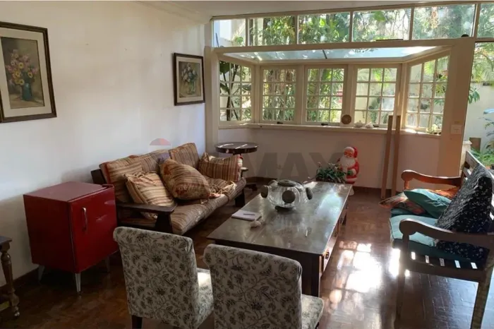 Casa em rua tranquila no Planalto Paulista