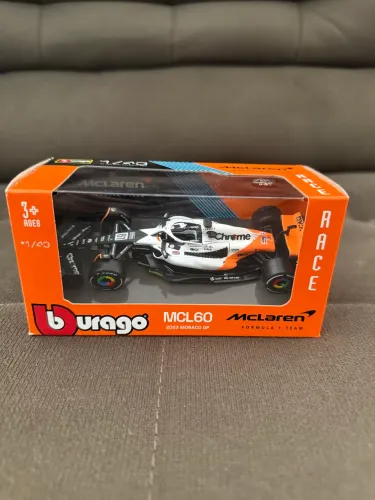 Miniatura Bburago 1/43 McLaren GP Mônaco 2023