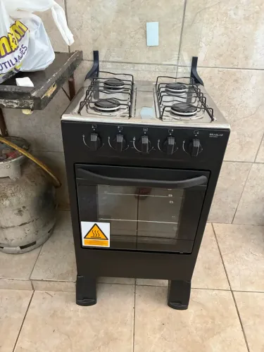 VENDE-SE fogão NOVO (NUNCA USADO, APENAS RETIRADO DA CAIXA)  4 bocas + forno