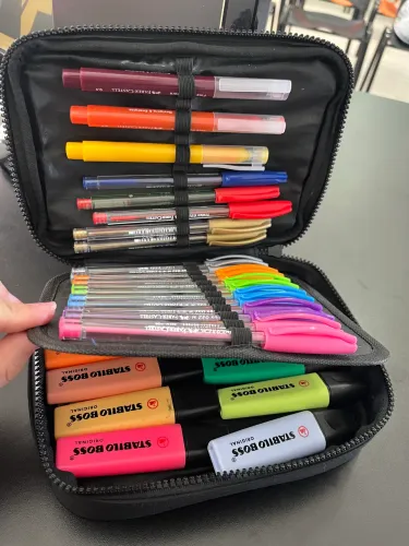 Estojo Fechado Com Marca Texto Stabilo e Canetas Faber Castel