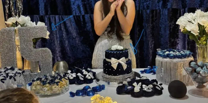 BOLO FAKE DE 15 ANOS numero 15 3d e 2 suporte para doces