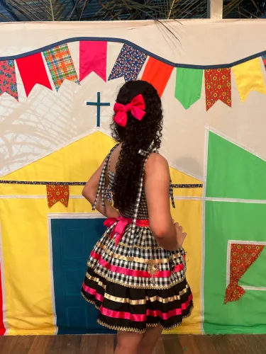 vestido junino quadriculado preto e branco