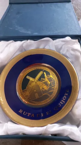 prato de porcelana espanhola de Toledo