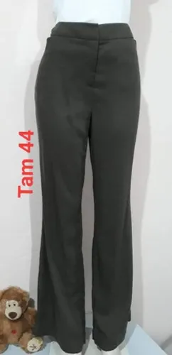 Calça linda como Nova verde militar Tam 44 modelo Flaire 