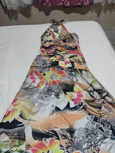 Vendo vestido de festa.