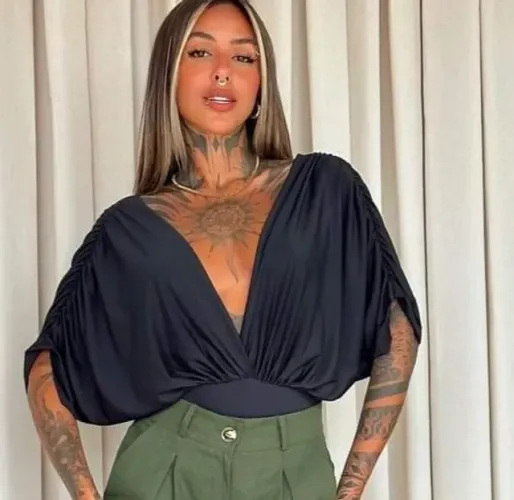 Body decotado preto, branco, vermelho e rosa veste p ao g