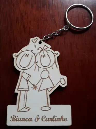 Chaveiros em mdf e acrílico para casamento